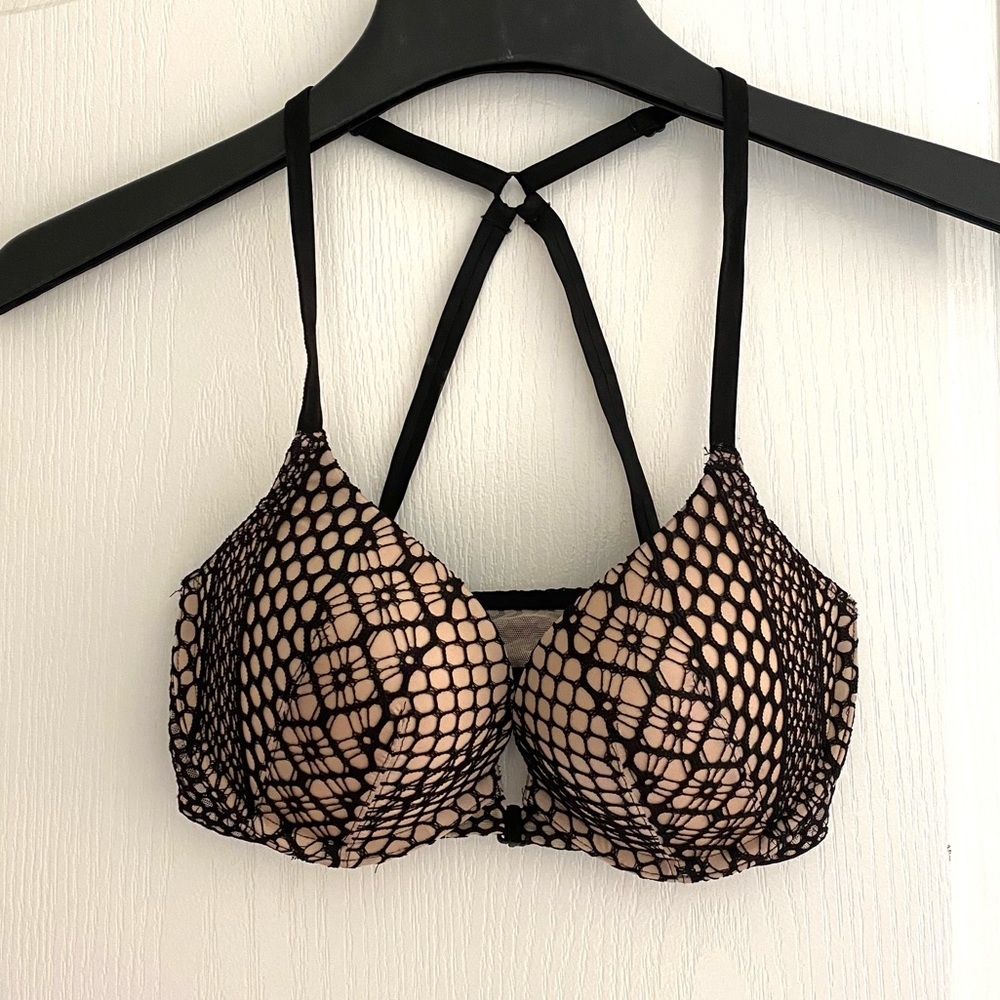 NWOT Victoria’s Secret Front Close Very Sexy Bra 32D Nude Black Fishnet Rocker